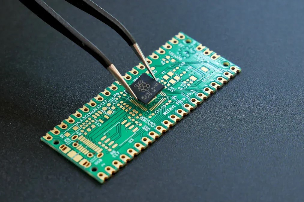 Modern Electronics Core: A Guide to CMOS Logic Gate ICs